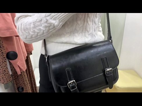 ❤️ Јавна мастурбација младе кучке ФералБерри са дилдом у соби за мерење ❌ Секс видео на sr.purchasexz.top ☑